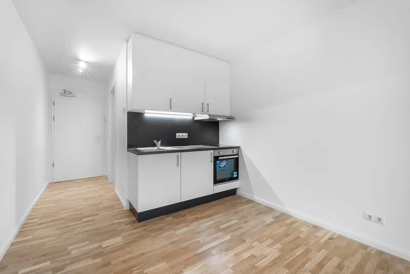 Unmöbliertes Studio mit EBK in Lichtenberg — photo 1